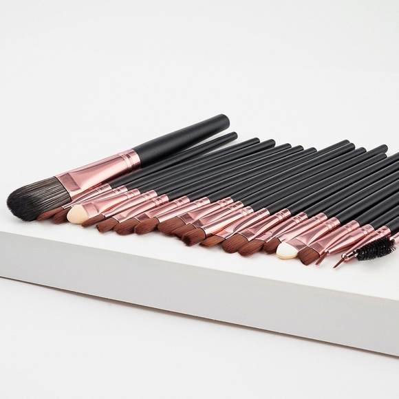Other - 20 Pc Hand Made Synthetic Hair Fiber Brush Set NWT